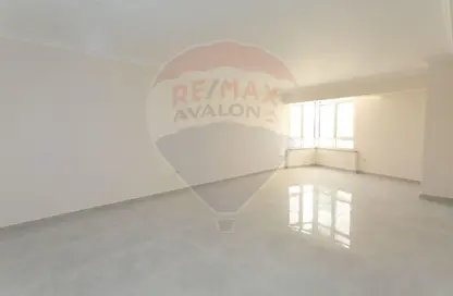 Apartment - 3 Bedrooms - 1 Bathroom for rent in Grand View - Smouha - Hay Sharq - Alexandria