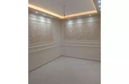 Apartment - 2 Bedrooms - 1 Bathroom for sale in Al Jaish Street - Al Mansoura - Al Daqahlya