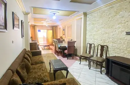 شقة - 3 غرف نوم - 1 حمام للايجار في شارع فاموس - كامب شيزار - حي وسط - الاسكندرية
