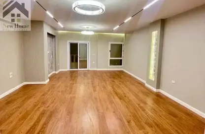 شقة - 4 غرف نوم - 2 حمامات للبيع في حى اسكان الجامعه الامريكية - كمبوندات التجمع الخامس - التجمع الخامس - مدينة القاهرة الجديدة - القاهرة