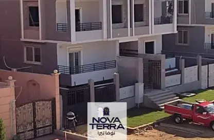 Roof - 3 Bedrooms - 2 Bathrooms for sale in Lazurde - 8th District - Sheikh Zayed City - Giza