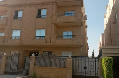 Roof - 3 Bedrooms - 3 Bathrooms for sale in El Yasmeen 6 - El Yasmeen - New Cairo City - Cairo