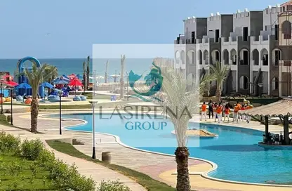 Chalet - 2 Bedrooms - 2 Bathrooms for sale in Lasirena Palm Beach - Al Ain Al Sokhna - Suez