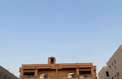 شقة - 3 غرف نوم - 3 حمامات للبيع في المجاورة الاولي - الحي الرابع غرب - مدينة الشروق - القاهرة