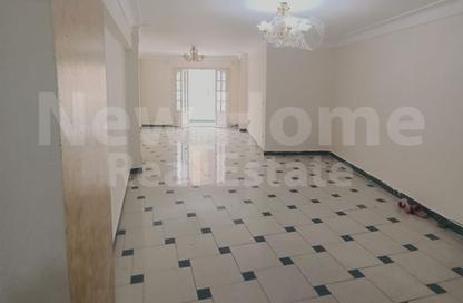 Apartment - 2 Bedrooms - 2 Bathrooms for rent in Al Geish Road - Azarita - Hay Wasat - Alexandria