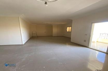 Apartment - 3 Bedrooms - 1 Bathroom for rent in Zizinia St. - South Investors Area - New Cairo City - Cairo