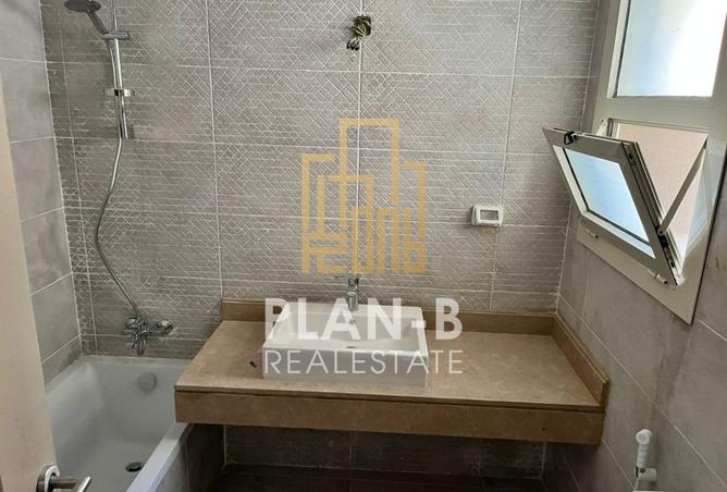 8223818 - Property Image 2