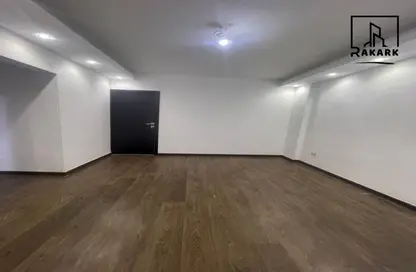 شقة - 2 غرف نوم - 1 حمام للبيع في شارع سيد زكريا - شيراتون المطار - النزهة - القاهرة