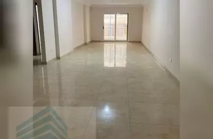 Apartment - 3 Bedrooms - 2 Bathrooms for rent in Al Kornish Square - Sporting - Hay Sharq - Alexandria