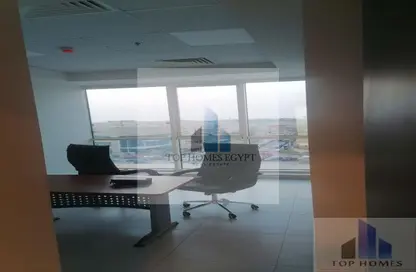 عيادة - استوديو - 2 حمامات للايجار في شارع التسعين الشمالي - التجمع الخامس - مدينة القاهرة الجديدة - القاهرة