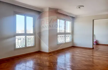 شقة - 3 غرف نوم - 2 حمامات للايجار في سموحة - حي شرق - الاسكندرية