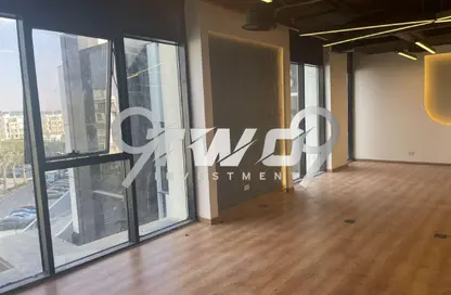 مساحات مكتبية - استوديو - 2 حمامات للايجار في هايد بارك - مدينة القاهرة الجديدة - القاهرة