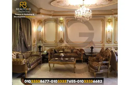 Villa - 4 Bedrooms - 4 Bathrooms for sale in Royal City - Sheikh Zayed Compounds - Sheikh Zayed City - Giza