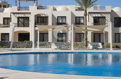 Chalet - 2 Bedrooms - 3 Bathrooms for sale in Makadi Orascom Resort - Makadi - Hurghada - Red Sea
