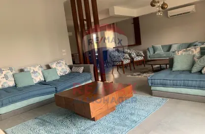 منزل مزدوج - 3 غرف نوم - 3 حمامات للايجار في جرينز - الحي السادس - الشيخ زايد - الجيزة