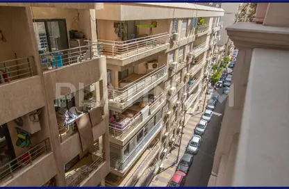 شقة - 3 غرف نوم - 2 حمامات للبيع في شارع عبد الحميد العبادي - رشدي - حي شرق - الاسكندرية