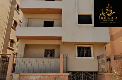 Whole Building - 7+ Bedrooms - 6 Bathrooms for sale in 15 May City - Cairo