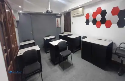 Office Space - Studio - 1 Bathroom for rent in Al Tayaran St. - Al Sharekat - Nasr City - Cairo