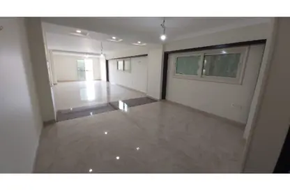 Office Space - Studio - 4 Bathrooms for rent in Al Thawra Square - Dokki - Giza