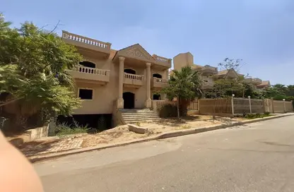 فيلا - 8 غرف نوم - 4 حمامات للبيع في طريق الشروق - المجاورة الاولي - الحي التاسع - مدينة الشروق - القاهرة