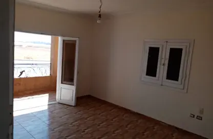 Apartment - 3 Bedrooms - 1 Bathroom for rent in Mohamed Naguib Axis - Abou El Houl - New Cairo City - Cairo Apartment - 3 Bedrooms - 1 Bathroom for rent in Mohamed Naguib Axis - Abou El Houl - New Cairo City - Cairo