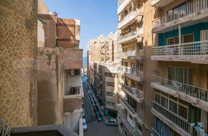 شقة - 3 غرف نوم - 2 حمامات للبيع في سابا باشا - حي شرق - الاسكندرية