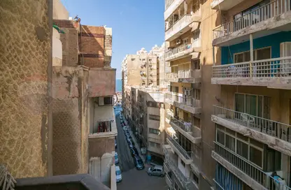 شقة - 3 غرف نوم - 2 حمامات للبيع في سابا باشا - حي شرق - الاسكندرية