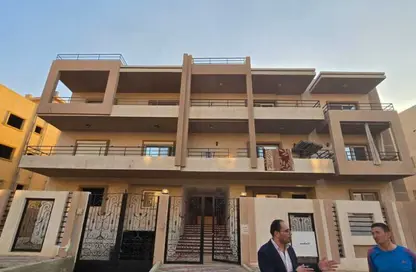 شقة - 4 غرف نوم - 3 حمامات للبيع في حي النادي - مدينة الشروق - القاهرة