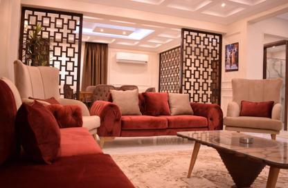 شقة - 2 غرف نوم - 2 حمامات للايجار في شارع شهاب - المهندسين - الجيزة