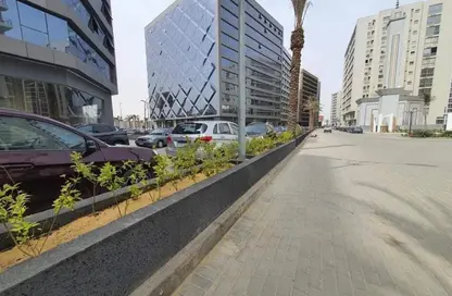 مساحات مكتبية - استوديو - 3 حمامات للايجار في وان قطامية - كمبوندات القطامية - القطامية - مدينة القاهرة الجديدة - القاهرة