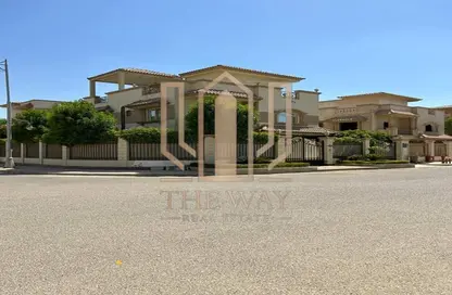 Villa - 4 Bedrooms - 3 Bathrooms for sale in Royal City - Sheikh Zayed Compounds - Sheikh Zayed City - Giza