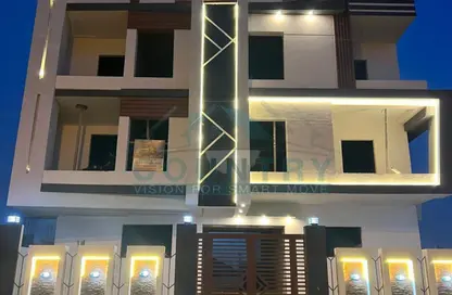 شقة - 3 غرف نوم - 2 حمامات للبيع في المجاورة الاولي - المنطقة الثامنة - مدينة الشروق - القاهرة