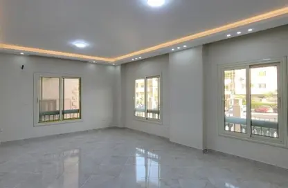 Apartment - 3 Bedrooms - 2 Bathrooms for sale in 8th District - Sheikh Zayed City - Giza
