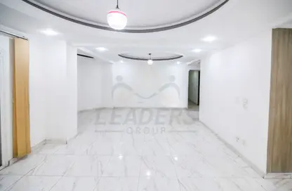 Apartment - 3 Bedrooms - 2 Bathrooms for sale in Al Geish Road - Cleopatra - Hay Sharq - Alexandria