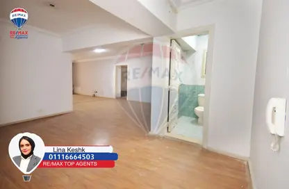 Apartment - 2 Bedrooms - 2 Bathrooms for sale in Smouha - Hay Sharq - Alexandria