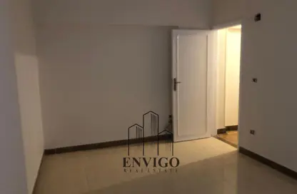 Apartment - 3 Bedrooms - 1 Bathroom for sale in Abdel Hay Hegazy St. - 8th Zone - Nasr City - Cairo