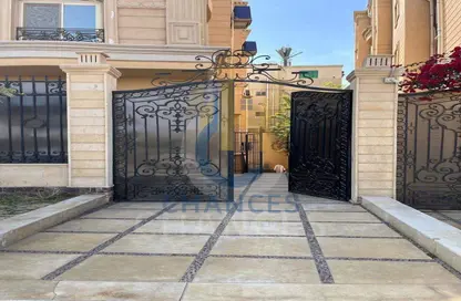 Apartment - 3 Bedrooms - 4 Bathrooms for sale in Doctor Yassin Abdel Ghaffar St. - Area C - Ganoob El Acadimia - New Cairo City - Cairo