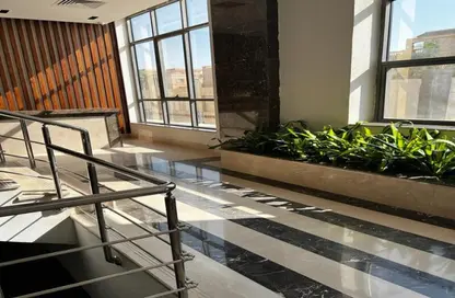 عيادة - استوديو - 1 حمام للايجار في مول ويست بارك - محور 26 يوليو - مدينة 6 أكتوبر - الجيزة