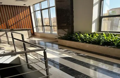 عيادة - استوديو - 1 حمام للايجار في مول ويست بارك - محور 26 يوليو - مدينة 6 أكتوبر - الجيزة