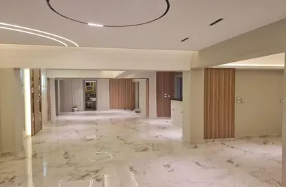 محل تجاري - استوديو - 2 حمامات للايجار في شارع جزيرة العرب (المهندس حسن حلمي) - المهندسين - الجيزة