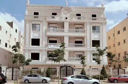 Apartment - 3 Bedrooms - 1 Bathroom for sale in 1st Neighborhood - 4th Area - Shorouk City - Cairo