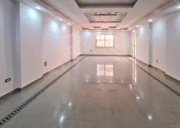 شقة - 3 غرف نوم - 2 حمامات للايجار في شارع سانت جين - كفر عبده - رشدي - حي شرق - الاسكندرية