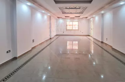 Apartment - 3 Bedrooms - 2 Bathrooms for rent in Sant Giyn St. - Kafr Abdo - Roushdy - Hay Sharq - Alexandria