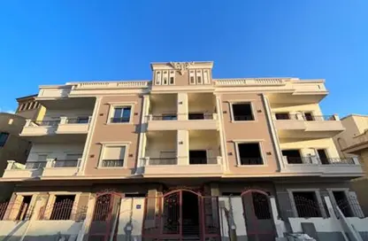 شقة - 3 غرف نوم - 3 حمامات للبيع في المجاورة الاولي - الحي الرابع غرب - مدينة الشروق - القاهرة