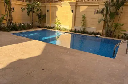 فيلا - 5 غرف نوم - 6 حمامات للايجار في غرب الجولف - كمبوندات القطامية - القطامية - مدينة القاهرة الجديدة - القاهرة