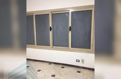 شقة - 3 غرف نوم - 1 حمام للايجار في شارع شامبليون - الأزاريطة - حي وسط - الاسكندرية