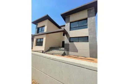 Villa - 5 Bedrooms - 3 Bathrooms for sale in Swan Lake Residence - 5th Settlement Compounds - The 5th Settlement - New Cairo City - Cairo