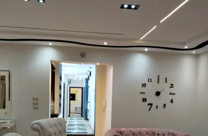 شقة - 3 غرف نوم - 2 حمامات للبيع في شارع ابراهيم الشواربي - المنطقة الأولى - مدينة نصر - القاهرة