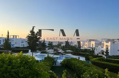 Chalet - 3 Bedrooms - 2 Bathrooms for rent in Mountain View - Ras Al Hekma - North Coast