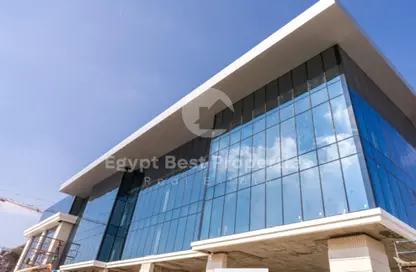 معرض - استوديو - 3 حمامات للبيع في جولدن جيت - شارع التسعين الجنوبي - التجمع الخامس - مدينة القاهرة الجديدة - القاهرة